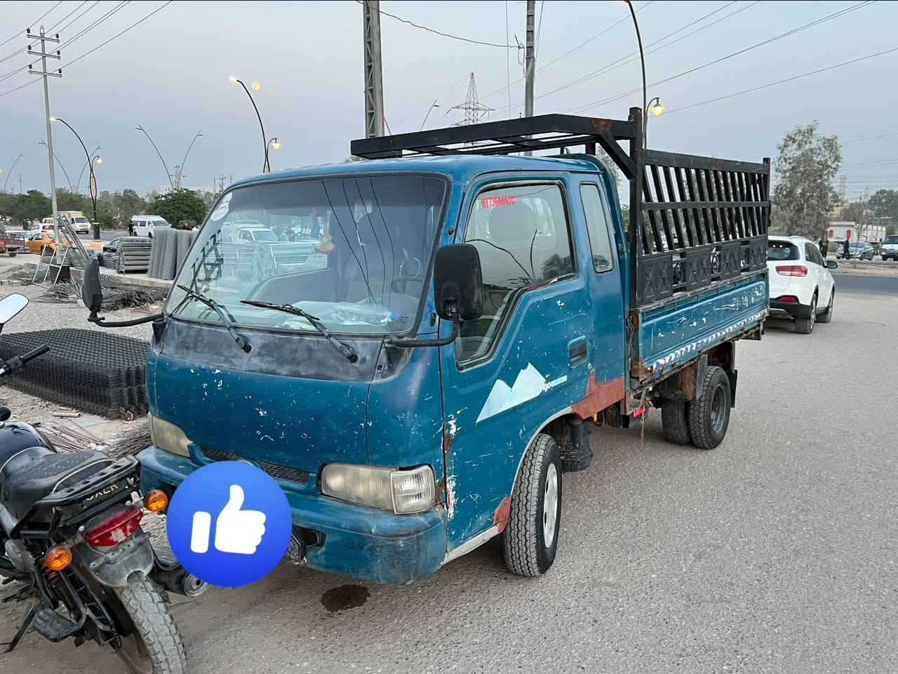 كيا حمل موديل 2000
رقم بغداد 
السعر 50 وبيها مجال 
للاتصال ***********

نص مكتوب في الصور:
- ***********