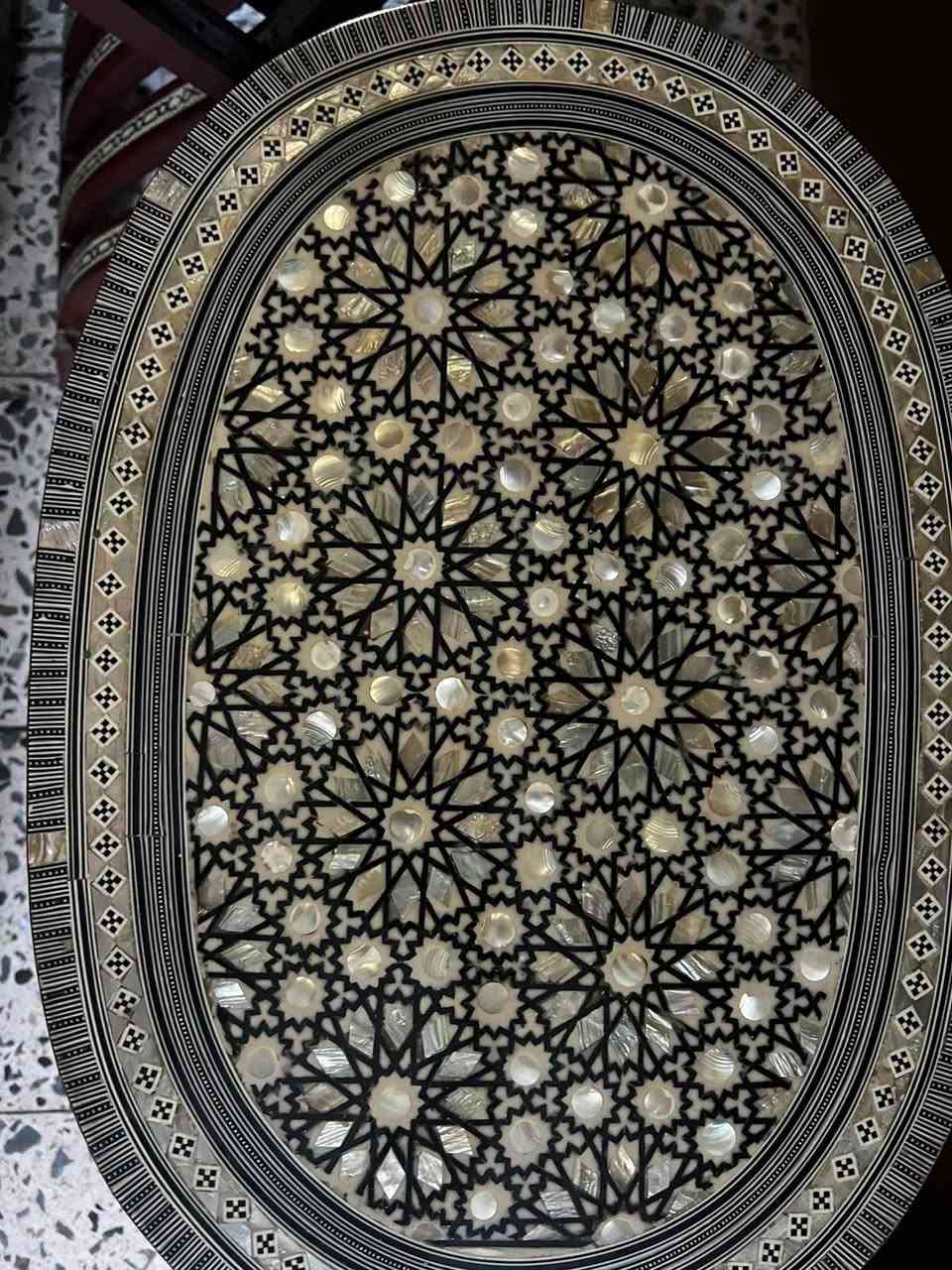 السلام عليكم اخوان متوفر للبيع سيت طبلات عدد 4 وكراسي عدد 2 ارابيسك صناعة مصرية ورايدهم بسعر 400 الف دينار  وبيهم مجال بسيط وللاستفسار على الرقم *********** / ابو لارا وموجود على الرقم واتس اب
