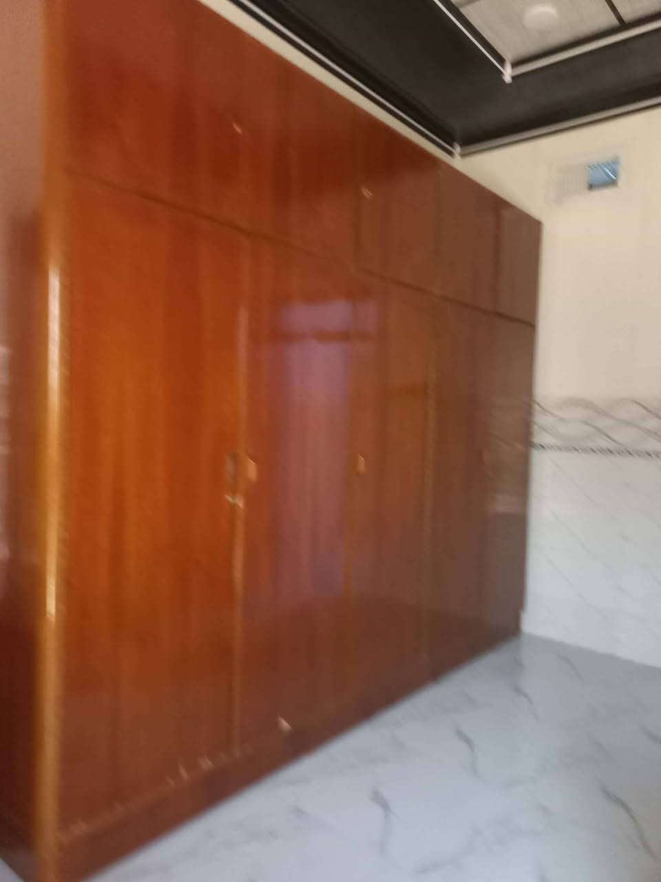 غرفه ست  ابواب السعر 750 بيها مجال العنوان حي التعليم  ***********
