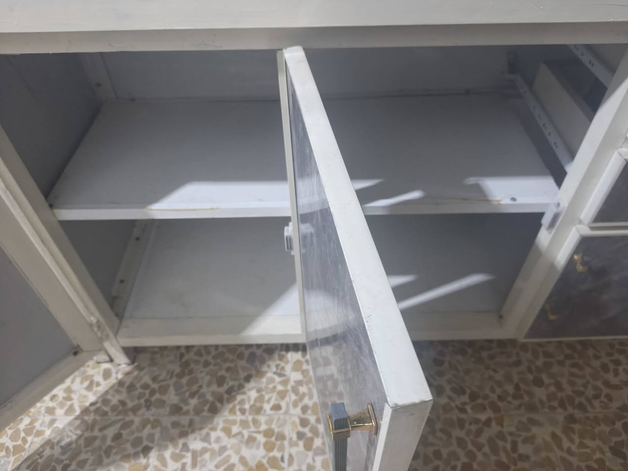 عرض خاص • بيها مجال • معروضة