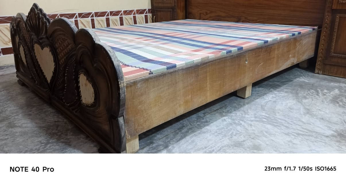 غرفة نوم • مراية • ميز تواليت
