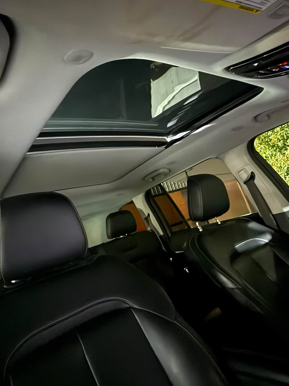 ‏  Jeep Grand cherokee 4xe 
موديل 2024 4x4 هايبرد
🚗🚗ماشية  42
الداخل لونين مطعم بصاج
إنارة داخلية LED 
5 راكب 
‎3 انضمة بنزين +هايبرد +كهرباء
حادث بسيط على كد شبر صبغ بخشم بنيد
بدون تبديل اي قطعه
بدون ايرباك
دعاميه اماميه بلادي
لايت امامي بلادي
#مواصفاتها
.  
.بصمه تشغيل عن بعد
بنورما فول
3 شاشات
.دمام خلفي
.كشنات جلد
.كشن السايق ميمري
.كشنات كهرباء
.صندوق كهرباء
.حساسات خلفيه 
. قطعتين تبريد 
.اشاير بالمري
.رادار امامي
.رادارات خلفي
خمسة وضعيات قياده
. كير ماوس
. نظام منحدرات
. هيترات بالكشنات 
.ويل كب كروم
.لايتات لد
.بكلايت لد
.كشافات
.بصمة ابواب
. نضام توقف ذاتي
فول مواصفات 1/1  بعد بيها مواصفات
السعر 30500 وبيه مجال
للاستفسار اكثر الاتصال على الرقم

***********
