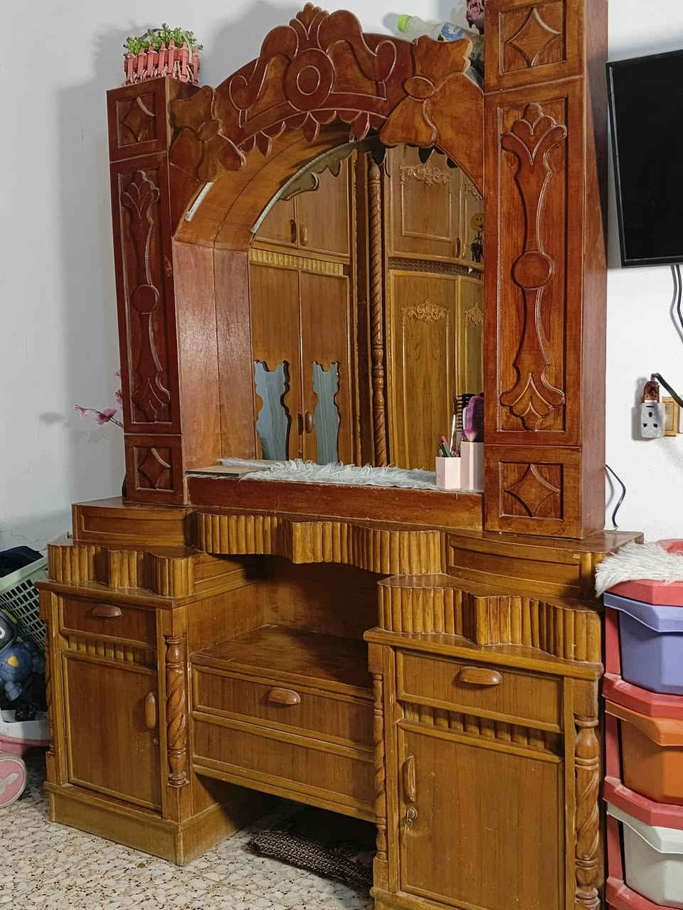 السلام عليكم غرفه اخشاب صاج عراقي للبيع اي ضرر مابيهه مثل الصوره بل ضبط سعرهه 800 الف وبيهه مجال بسيط للاستفسار الاتصال على ***********
