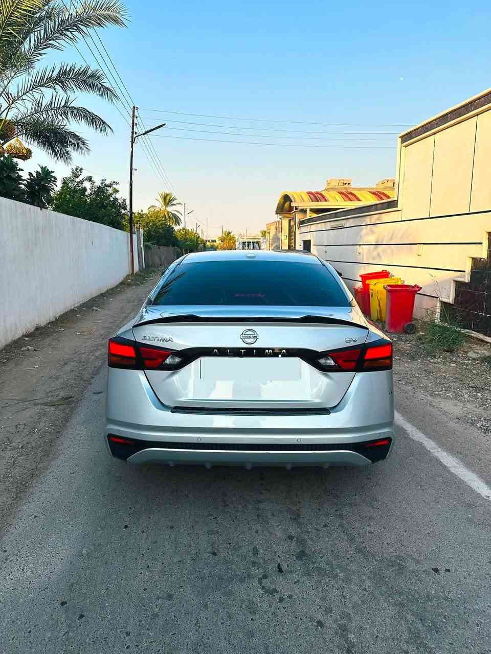 🛑للبيع: نيسان التيما 2021 (وارد أمريكي)
 المحرك: 4 سلندر  2500 (نشاط واقتصادية)
 -المواصفات: سيارة كاملة مكملة من كلشي، ما بيها أي نقص وجاهزة.
-بصمة تشغيل عن بعد.
 -التبريد: ثلج.
 -الضرر:
 بنيد مبدل فقط.
 شخط بباب الخلفي للسايق.
 شبر صبغ بالچاملغ الخلفي جهة السايق.
-للإستفسار:
واتساب و اتصال على الرقم: ***********
