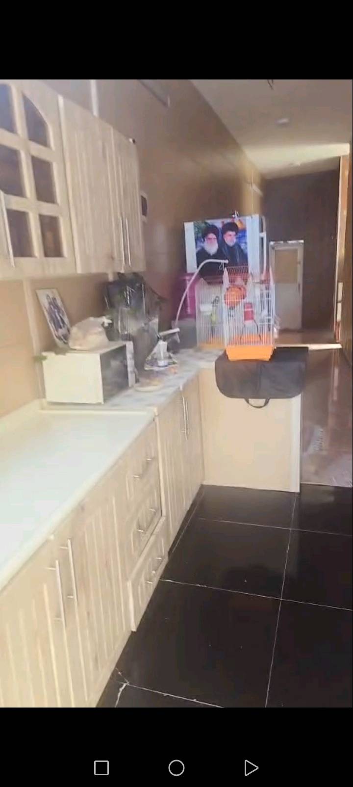 بيت  في بغداد حي جهاد منطقه الحمدانيه 150 مترر للبيع بسعر مناسب زراعي سند 25  يحتوي عل غرفتين وصاله كبار للستفسار *********** توجد بعد غرف وفديو راسل رقم