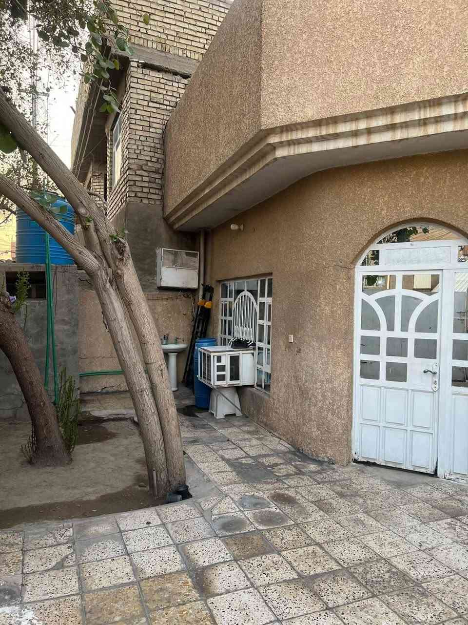دار للبيع طابو صرف المساحه 125متر
واجه 10 نزال 12.5 طابق ونص يحتوي عل اربع غرف
الزعفرانيه شارع الوازات قرب افران بيت شلش 
السعر 195 قابل للتفاوض 
للاستفسار *********** مكتب الزعفرانيه للعقار
