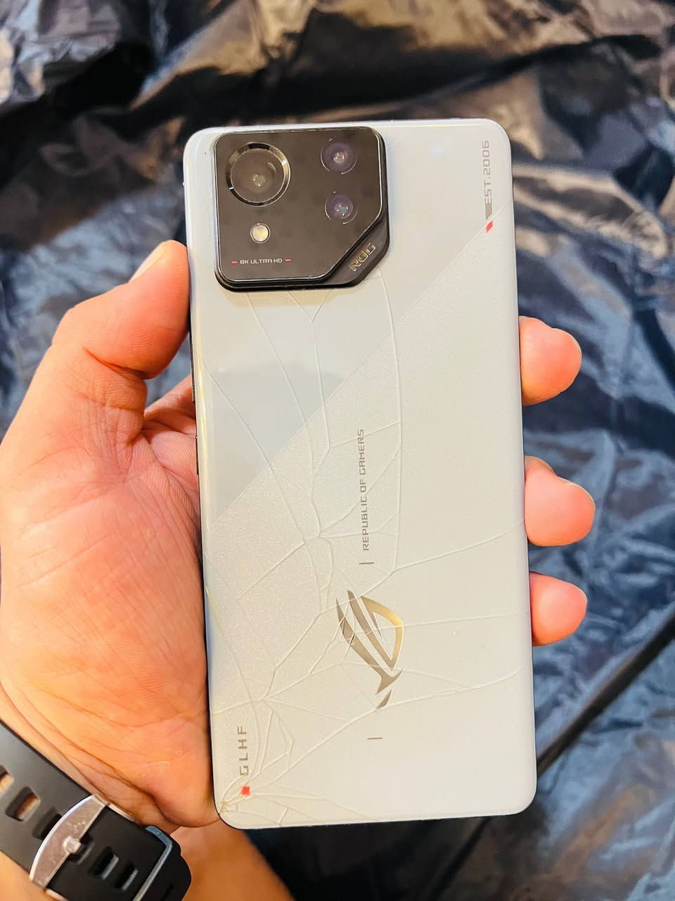 ROG Phone 8 • 12GB رام • ٢٥٦ غ.ب