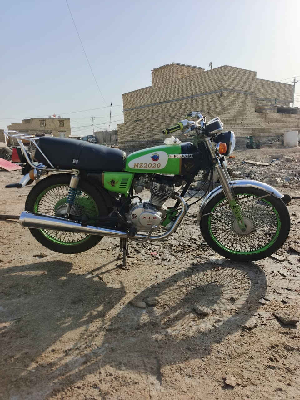 سلام عليكم دراجه ناما للبيع موديل2020اوراق اصولي محرك مفتوح بستم فقط تواير جديد كهربايات كلها شغاله محرك خير من الله لاتبخير ولا تنقيص ولا نضوح السعر 625ويها مجال قليل وانا بخدمت  الشراي  تفاصيل كلها مذكوره العنوان ناصريه مركز رقم الهاتف ***********
