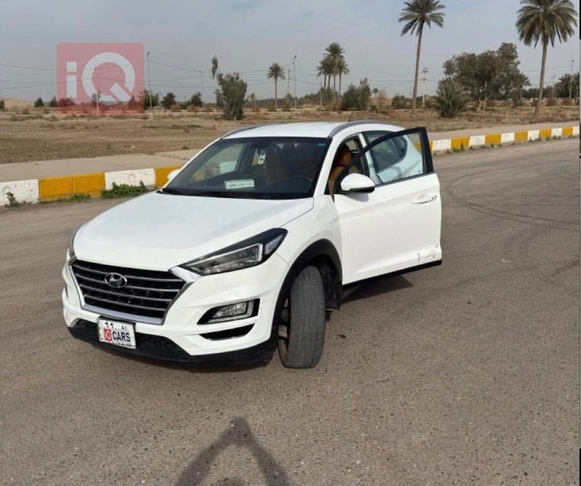 للبيع توسان موديل 2019 جيكي 
مكفوله السياره مال جناي مرتبه 
  
المواصفات
اناره امامي زنون خمس عدسات
اناره خلفي لد
لد نهاري
كامره امامي خلفي
حساس خلفي
تشغيل بصمه
دخول بصمه
شاشه ايباد
كراسي كهربائيه
تبريد خلفي
تحكم سترين
سايد بريك يدوي

ماشيه 104,000km

السعر 185$
⚠️السياره بيها طخه كلشش
بسيطه بالباب الخلفي وما
لعبت بيها كلت حرامات تصلح كما موضح بالصور⚠️
مكان السياره بابل محاويل
للأستفسار اكثر 

***********

