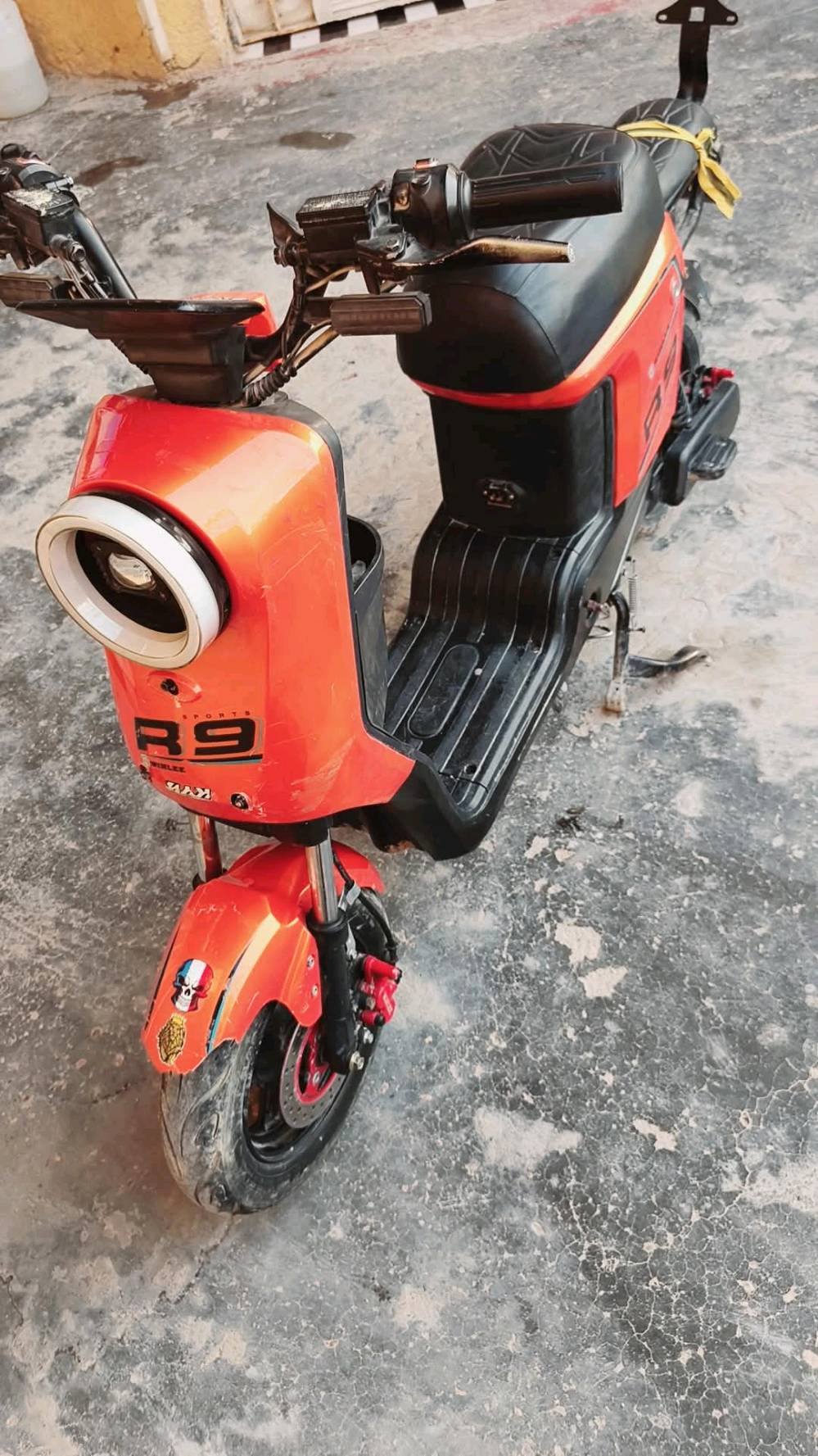 R9 موديل ٢٠٢٥ • ١٢٠٠ واط • ٥ بطاريات ٣٢أمبير