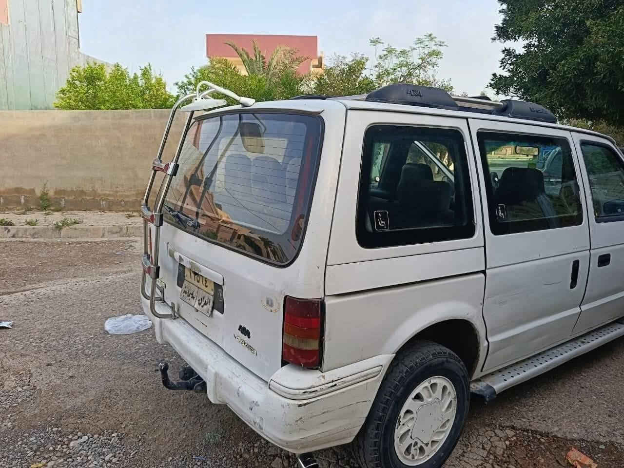 موديل 92 بترا
كير محرك كامري ابو الكف
كهربائيات كلها شغال ماعدا كيج البانزين والحماوة مرات يشتغل مرات لا
رقم سليمانية شرط التحويل
تدفئة شغال
تبريد  منظومة كاملة بس ما مشغلها 
الصبغ مثل موضح بالصورة
اخي الطيب بيها صبغ وتعديل شي اكيد لان سيارة قديمة
والرزق على الله ومعاملة حلال ما بيها زعل
السعر 35 وبيها مجال للطيبين
كركوك قضاء داقوق *********** واتس اب موجود عالرقم
