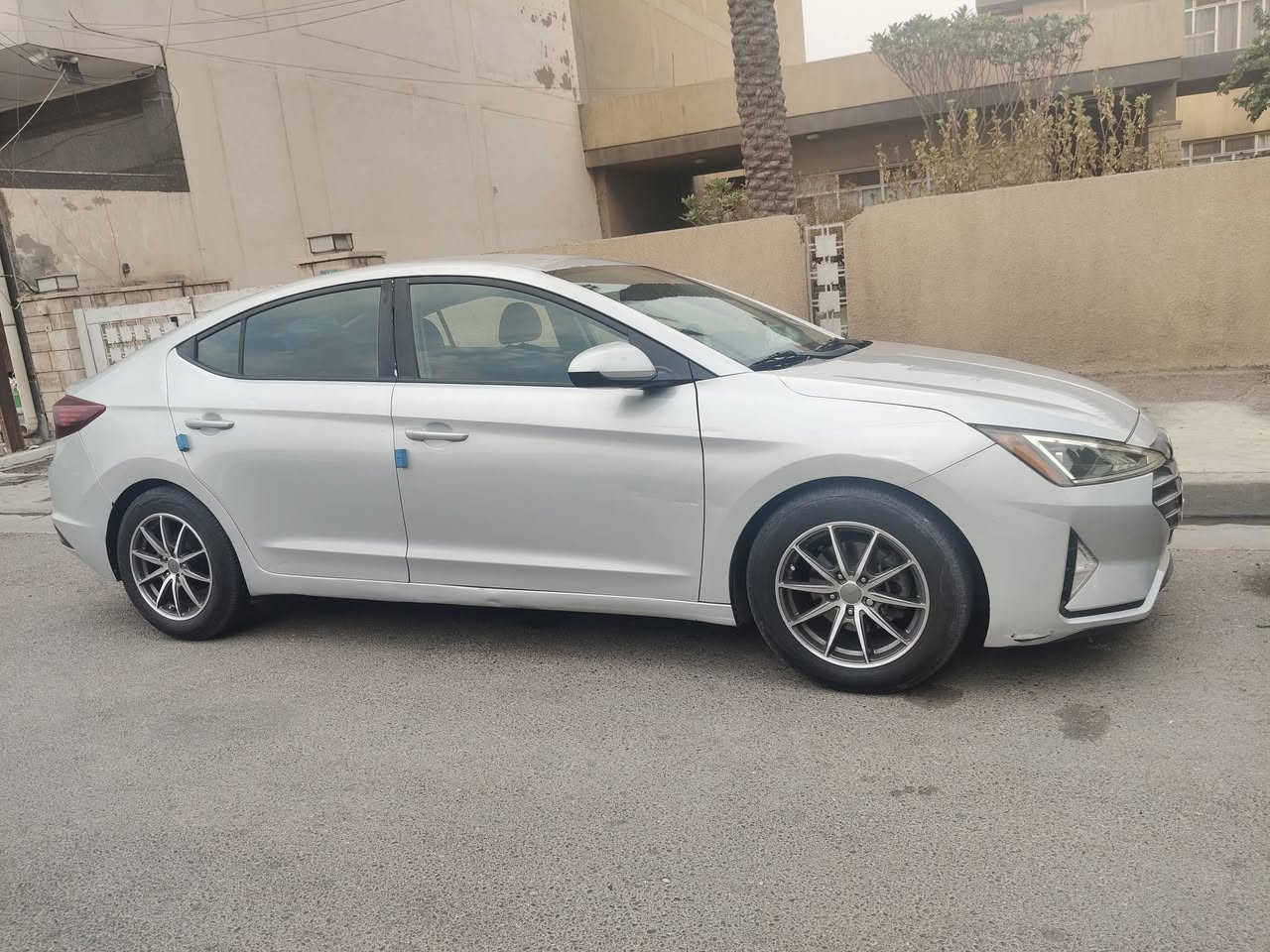 السلام عليكم النترا 2020 وارد امريكي مكينة 2000 دوش كير ATبيها 3قطع بابين تبديل وجاملق تصليح بارد للستفسار اتصل *********** واسط قضاء العزيزية أو بغداد
