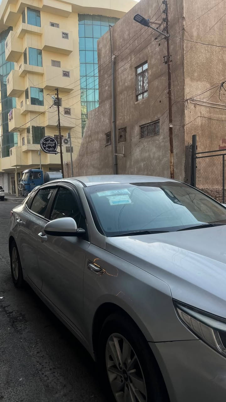 اوبيتيما  كي 5 موديل 18 بانزينن بانزين مكانها البصرة
متومة شمالي طبق الاصل 
 سيارة كارتون ماناقصها اي شي  مال جناي 
 كير  كفالة مكينة  تخبل  2000 دوش والتبريد  شرط ثلج 
كشنات جلد
حساسات خلفي امامي 
 تحكم ستيرن وشفتات ستيرن 
 نظام ايكو ومانع انزلاق 
شاشة وكامرة دوارة 
كهربائيات فول  ولدات  امامي  ولايتات زنون 
 تخم تاير جديد وسبير جديد 
 السيارة بالواقع احلى من الصور  
سعرها 63 ومكانها البصرة
***********
