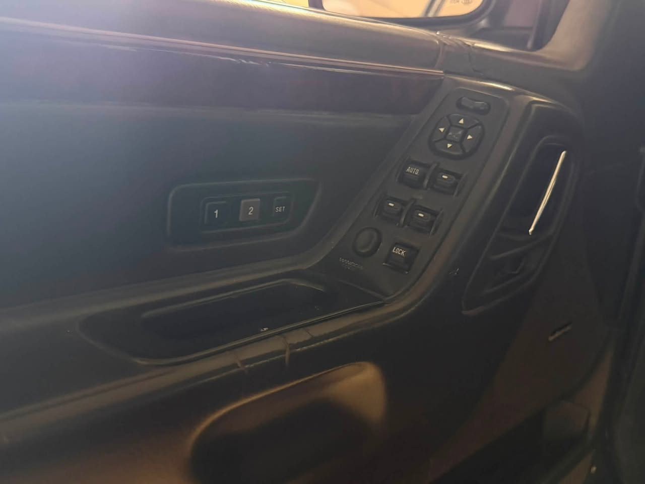 Jeep Grand sheroki تسجيل جديد
سياره رقم دهوك 
٣٠٠الف ماشى حقيقي
حساس و كاميره و شاشه
تاغم تايرات و حداديه جديد 
لايد زينو تبريد ثلج
دبل اكسل 
بدون صبخ  حتا ل دعاميات بدون صبخ
بدون ايرباك بدون ضرر 
موديل٢٠٠٠
سعر سياره 81 ورقه و مجال 
مكان سياره دهوك 
***********
يسعدني ويشرفني أن أكون في خدمتكم. للتواصل والاستفسار، يرجى مراسلتي عبر الواتساب
