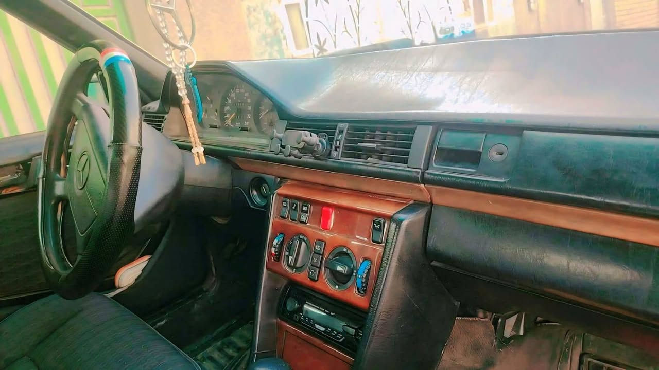 مرسيدس دب ٣٠٠٠ • ١٩٩٢ • رقم بصرة