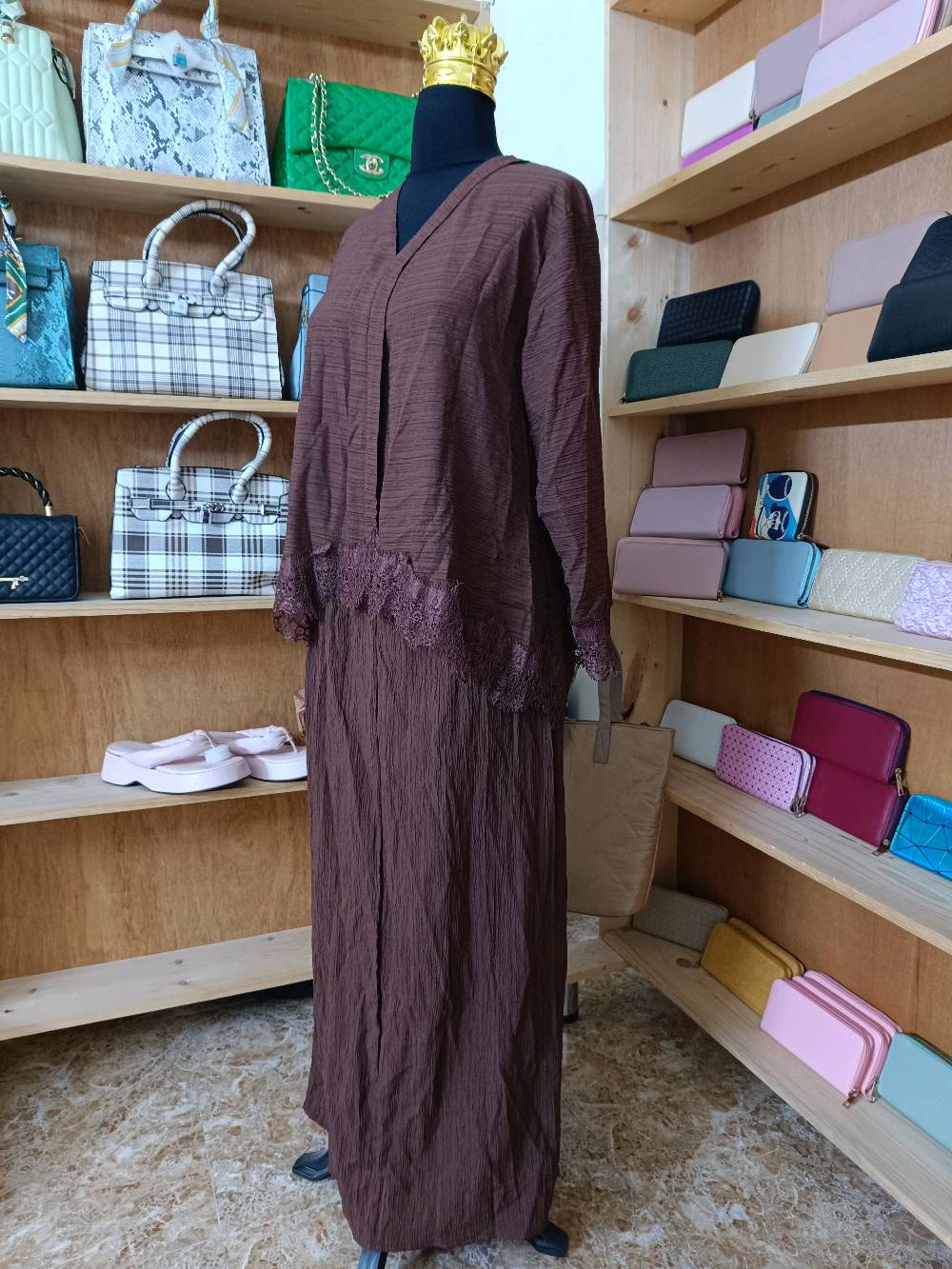 ألبسة نسائية • حقائب نسائية • جملة