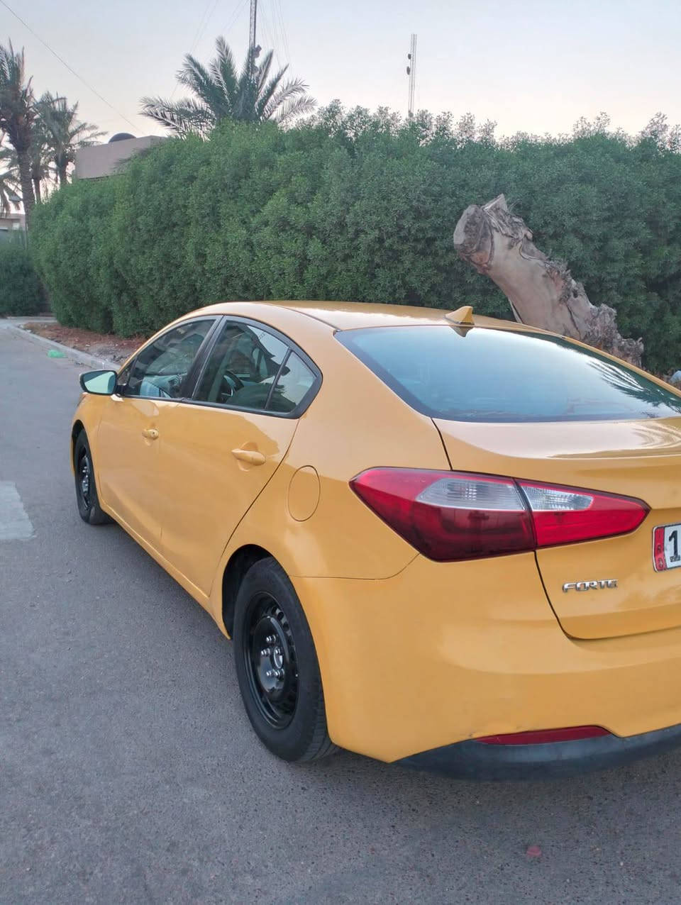 كيا فورتي موديل 2016 
محرك 2000 دوش 
گير ومحرك خير من الله 
بچم كبس 
دواخل جدا نظيفة 
تبريد جديد 
صدر امامي وخلي جديد 
كهربائيات جميعها شغالة 
هيئة مصفرة
حادثها باب السائق والباب  الخلفي مبدل اصليات نفس اللون وتعديل في الدوسة 
في العراق ضربة في الجاملغ الخلفي يم البگلايت 
رقم بغداد دولي 
السعر 92
المكان بغداد شارع فلسطين 
الاتصال ***********
