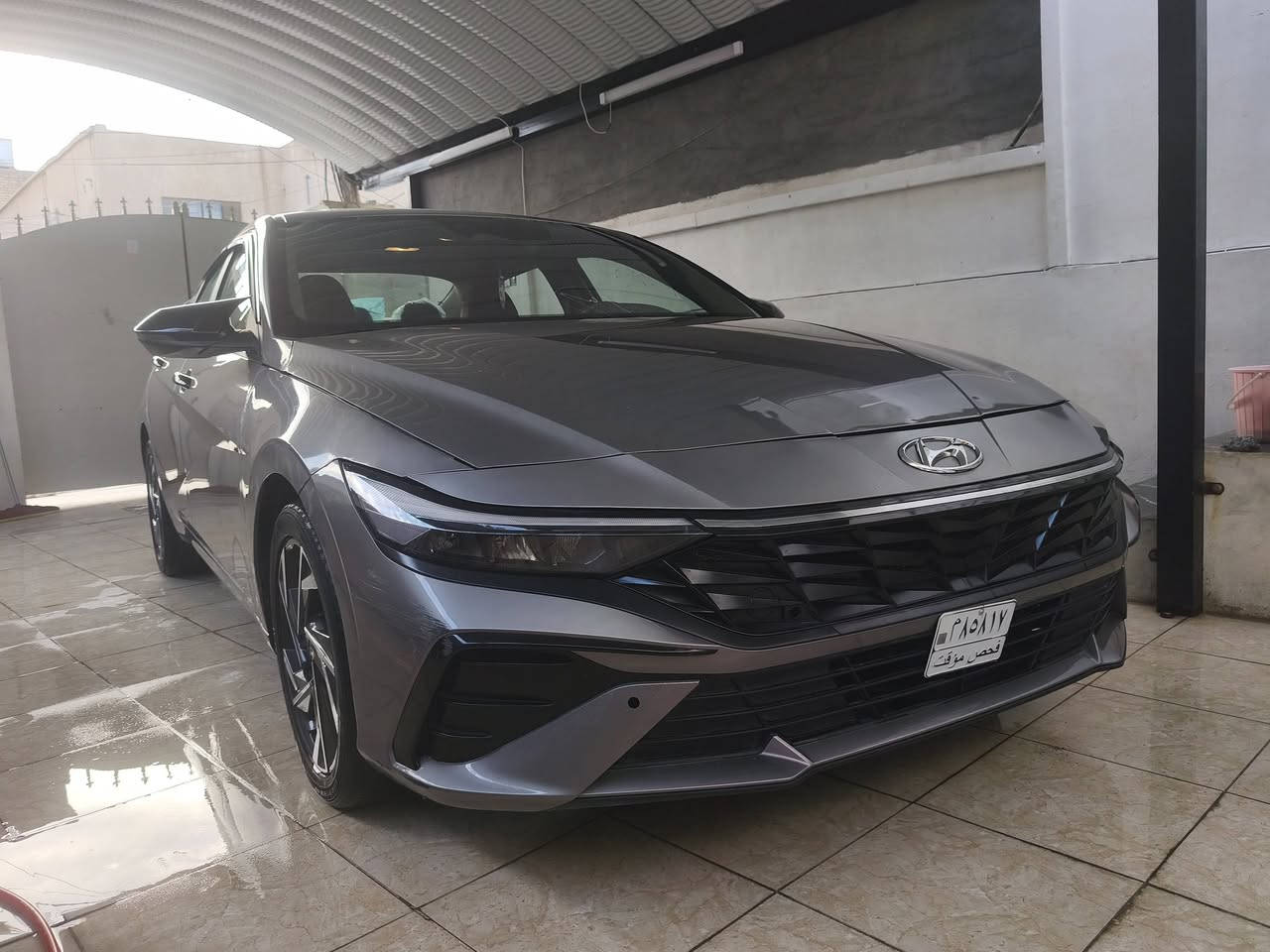 السلام عليكم للبيع سيارةHyundai Elantrموديل2024 فئةSEL وارد امريكي             المحرك2.0لتر.               (اقتصادي جداً).                السيارة ماشيه37الف 

حالة الحادث بكل امانه.                 (تعرضت لحادث في امريكا وتم تصليحها وصورة الحادث نشرتها ويا الصور).  

السيارة فول مواصفات                          (شاشة لمس متطور ،وشاشة عدادات رقمية ديجيتال ،رادار امامي وتحديد مسار،تشغيل ذكي بصمة ابواب وتشغيل عن بعد ،عجلات جنوط المنيوم مميزة فئةSEL،حساسات ونظام فرملة طوارئ تلقائي)الخ.                     

السيارة بعدها مامرقمه
(السيارة جاهزه وشوكت متريد نطلع انحولها بأي يوم يعجبك).

المكان/بغداد العامرية .
السعر/118ورقه.
الرقم/ ***********.

نص مكتوب في الصور:
- BIDCARS
- BIDCARSW