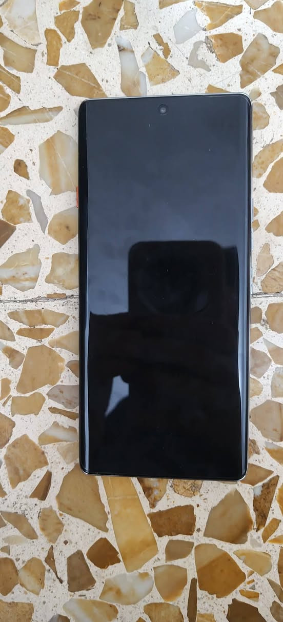 للبيع او للمراوس
كامون 40 برو 5g ذاكرة 256 رام 12+12 شرط ما مفتوح وضع شركة 
او للمراوسه مع ايفون 12 برو ماكس او 13 برو انطيها فرق بس يكون نضيف 
رقم زين او اسيا ***********
مكان تلعفر
