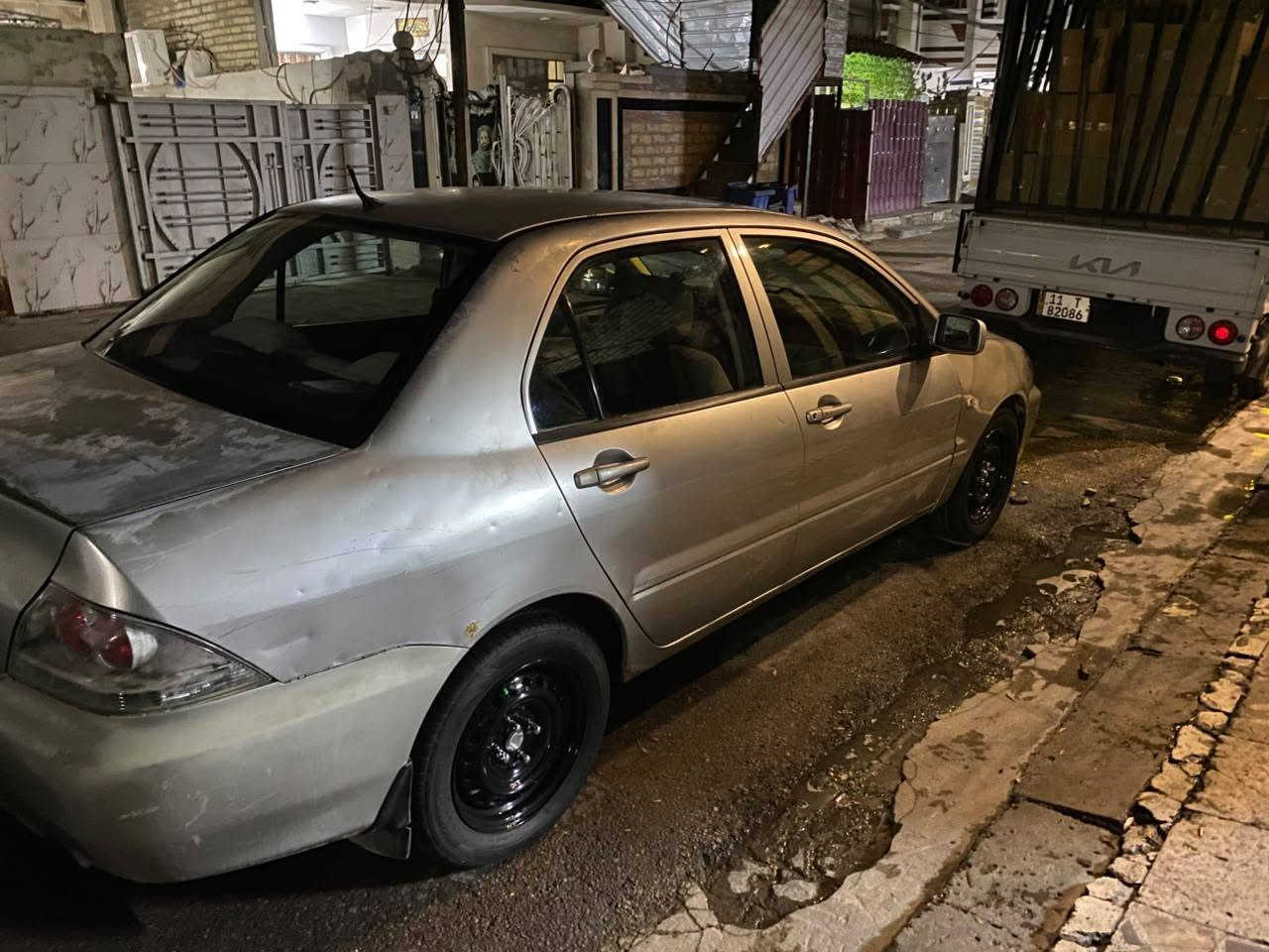 سلام عليكم سيارة لانسر للبيع موديل ٢٠١١
مكينة ٢٠٠٠ محرك كير تبريد مكفولات 

صدر جديد گشرها بيها ملاحظات 

تخم تاير جديد 

دوشمة نظيفة داخلها نظيف 

كهربائيات كلها شغاله رقمها بغداد انكليزي 

بسمي السعر 74  ورقه و بيها مجال 

عنواني بغداد الجديدة    
    
استفسار رقم الهاتف 
 ***********
