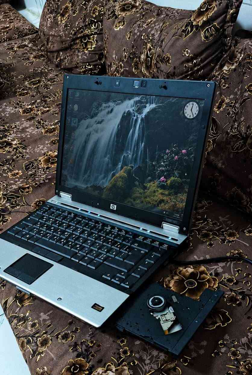 لاب توب للبيع او معارض جهاز نظيف يدعم قرص ويدعم كاميرا  وتساب ***********
