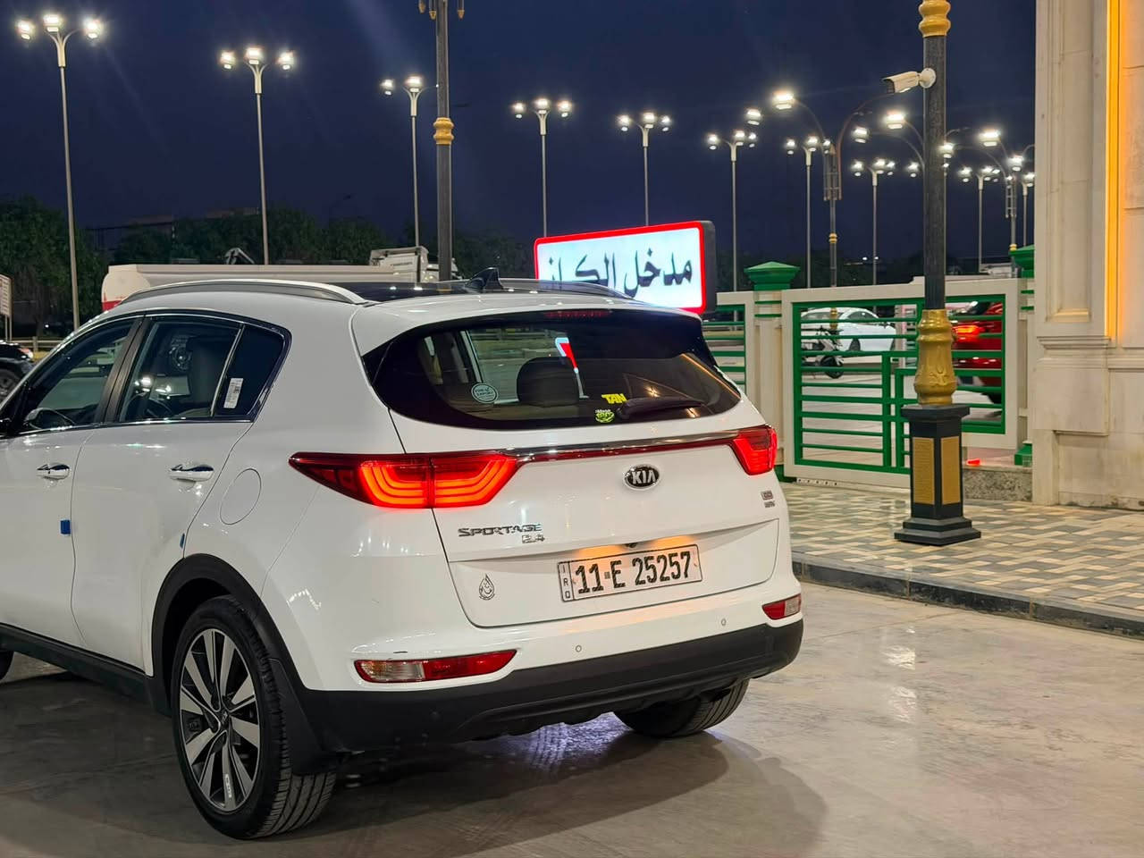 🚘 للبيع فقط
Kia Sportage 2019 🇰🇷
فل مواصفات – وارد خليجي

🔹 محرك 2.4 GDI
🔹 4 سلندر
🔹 الممشى: 67,000 كم فقط 📍
🔹 رقم بغداد خصوصي 🏷️

المواصفات:
• مقاعد جلد
• سقف بانوراما 🌤️
• كاميرا خلفية 🎥
• بصمة + نظام المفتاح الذكي 🔑
• شاشة 📺
• Apple CarPlay 📱
• نظام تحكم صوتي 🎶
• مثبت سرعة 🚗
• حساسات مطر 🌧️
• حساسات ضغط الإطارات
• مرايا كهربائية
• مقاعد كهربائية
• تبريد خلفي ❄️
• تحكم أوتوماتيكي بدرجة الحرارة 🌡️
• نظام ABS
• نظام الثبات الإلكتروني ESP
• هاند بريك إلكتروني
• 6 وسائد هوائية
• كشافات ضباب
• مصابيح زينون + LED 💡
• قفل أمان للأطفال

🎨 اللون: أبيض

━━━━━━━━━━━━━━━━━━━━

✅ السيارة مكفولة كفالة عامة السياره جديده جدآ 

💰 السعر: 19,000 دولار قابل للتفاوض

📍 الموقع: بغداد – الكرادة

📞 للاستفسار:
***********
واتساب أو اتصال.
