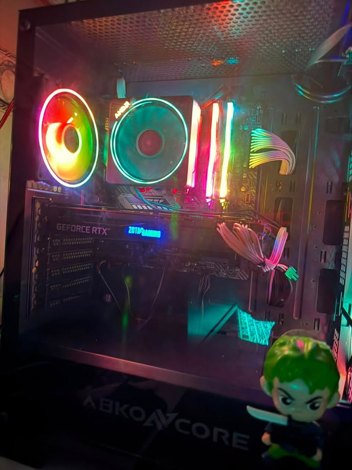 سلام عليكم
Pc 
المواصفات:
• CPU: AMD Ryzen 7 3800X (8 Cores / 16
Threads)
• GPU: NVIDIA GeForce RTX 2060 SUPER 8GB
• Motherboard: MSI MAG B550M BAZOOKA
• RAM: 16GB DDR4 (2×8GB RGB)
• CPU Cooler: AMD Wraith Prism RGB
• Storage:
• SSD 240GB
• HDD 1TB
• Power Supply: 750W
• OS: Windows 10 Pro 64-bit
اضافة الى مبرد مائي مامستخدم جديد ابيض 3فانات شاشه تقره البروده والحراره وكلشي 

مميزات الجهاز:
• مناسب لجميع الألعاب الحديثة.
• مناسب للتصميم، المونتاج، والبرامج
• الجهاز نظيف ويعمل بدون مشاكل.
• قابل للفحص والتجربة.
السعر: (850 الف وبيها مجال بسيط ) 
الموقع: (بغداد المنصور)
للتواصل: ( *********** )

