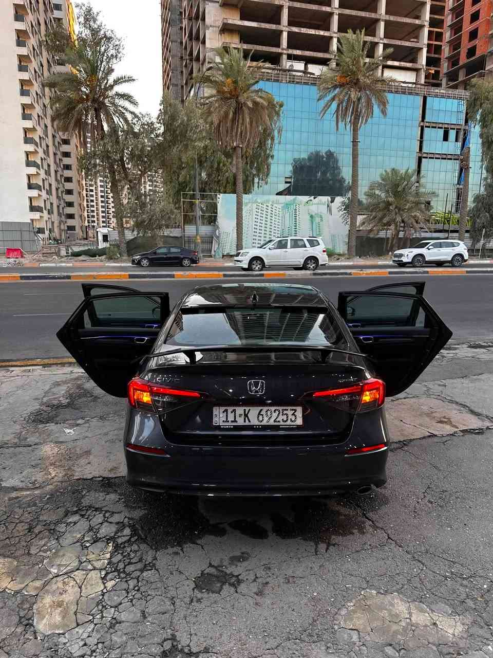 ألـسلام عـليكم 

هوندا سيڤيك موديل ٢٥ للبيع ( بيع فقط ) 
بانزين ٢٠٠٠ تنفس طبيعي 
ماشية ٤٠ 
حادثها موجود وسونارها بالمنشور كلشي مذكور 
السيارة خير مـن الله مابيها أي نقص 
سعرها (١٣٠) بيها مجال بسيط -تحويل ثاني يوم-
للتواصل فقط واتساب ***********
