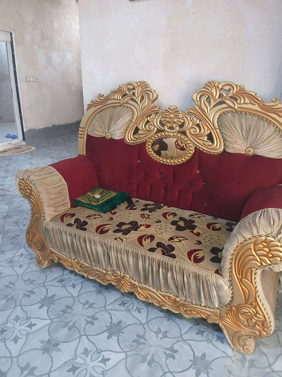 تخم للبيع نظيف عنوان أبو غرق قرب المعهد التقني

