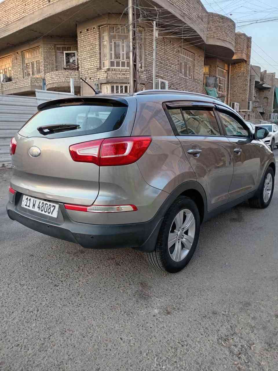 كيا سبورتج للبيع موديل ٢٠١٤ خليجي محرك ٢٤٠٠ دوش سيارة جديدة وجاهزة محرك كير تبريد ثلج تخم تاير جديد سيارة كل نقص مابيها رقم بغداد سيارة بيها قطعتين صبغ بدون ضربه بدون معجون فقط رش اثر شخوط سعرها ١١٨ ورقه ومكان السيارة بغداد ***********
