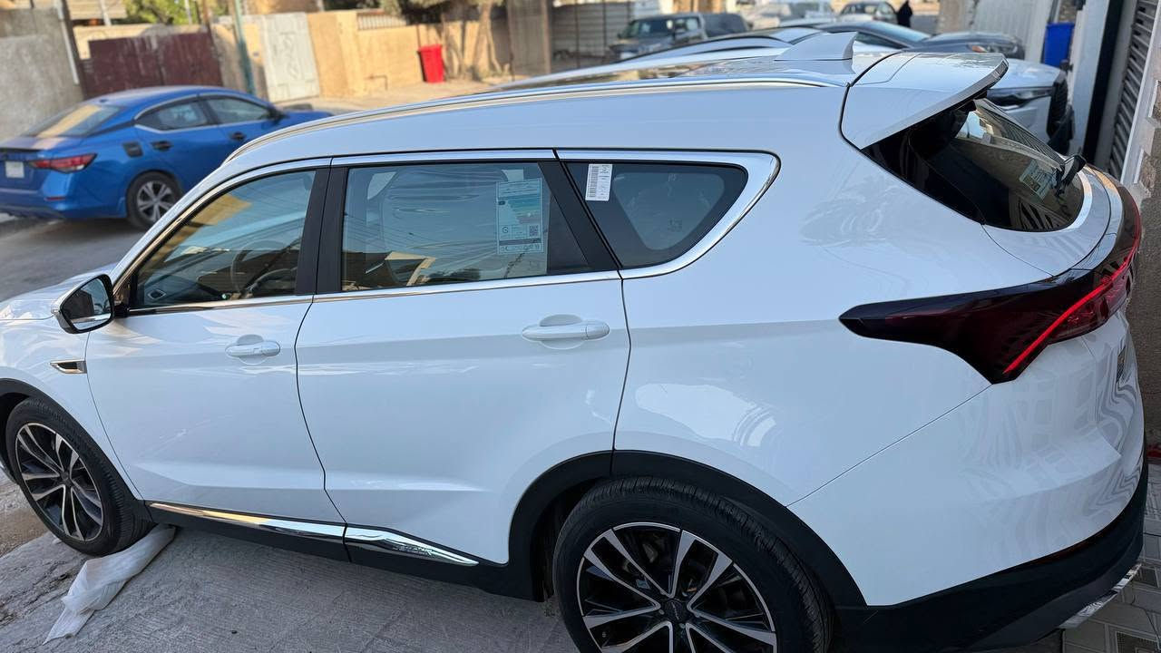 السلام عليكم اخوان
جيتور x70 plus موديل 2025 فول مواصفات رقم بغداد بآسمي

محرك1.500 تيربو
ماشية 30000 الف
ضمان وكالة هارلم(صيانه بالموعد داخل الشركه)
المواصفات:
عدد المقاعد 7 ركاب
إطارات قياس 20 إنج
فتحة سقف بانوراما
كاميرات محيطية 360 درجة
نظام ابل كار بلي  واندرويد اوتو
نظام تحذير مغادرة المسار
إنارة محيطية
إنارة ترحيب 
مسند الذراع الوسطي مع ثلاجة
نظام الدخول الذكي ^بصمة)
صندوق كهربائي
نظام التحكم نزول على المنحدرات
داخل لونين اسود واحمر
لد داخلي محيطي
حساسات امامية وخلفيه  
بيها شويه بارد باب الي بصف السائق والجامع الخلفي ع كد اصبع وموضح بالسونار
***********

السعر 25.000.000 مليون وبي مجال اخوان
