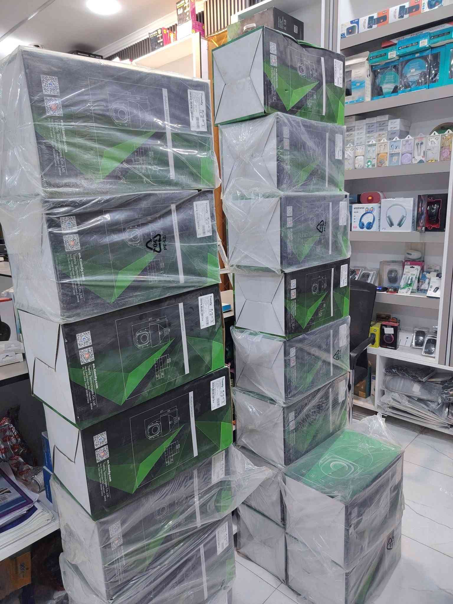 السلام عليكم
اخوان عندي هذن الكاميرات المراقبة نوع Tiandy  كلها IP و صوت 
يرهم على كاميرات الهيكفجن 
مجموع 140 كاميرا و جهاز ، بيهم 17 قطعة ptz  

ابيع الكمية كلها 
اذا شراي خابر الرقم
***********
مكان الكاميرات (كركوك).
