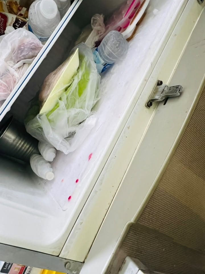 للبيع ثلاجة حجم كبير نظيفة جدا وشغالة مابيها اي عطل او خلل
ومجمدة حجم وسط هم نظيفة جدا وتجميدها كولش ممتاز
الثلاجة والمجمدة مداخلات اي تصليح
سبب البيع المساحة صغيرة
للاستفسار اتصل
 ***********
