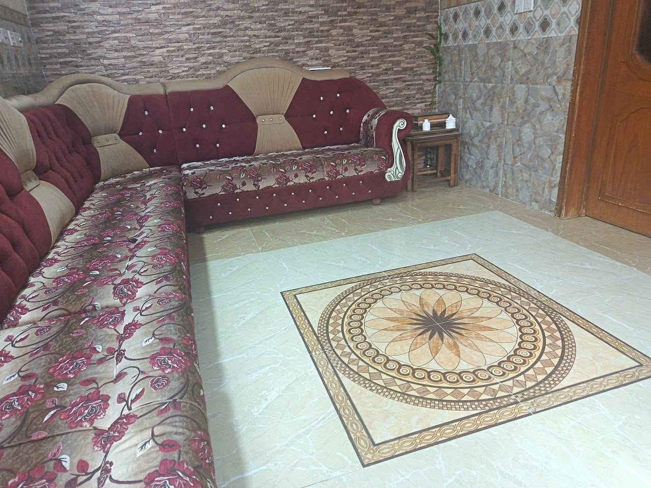 ديوان للبيع شغل موصل شرط النطافه قياس ١١ متر زاويتين
الاتصال على الرقم ***********
