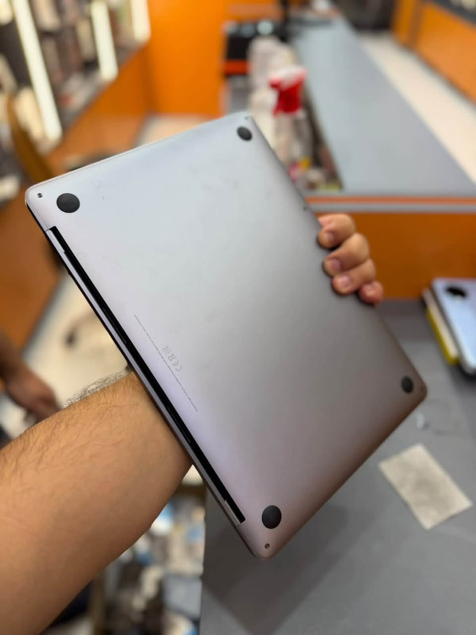 لابتوب APPLE MACBOOK 13 PRO 
المواصفات 
المعالج:Apple M1
• CPU: 8 أنوية
• GPU: 8 أو 10 أنوية
• التخزين / 512GB
• الشاشة: 13.3” Retina
• الدقة: 2560×1600
نسبة البطارية 91‎%‎
مستبدل شاشة اصلية من ابل
للتواصل ***********

نص مكتوب في الصور:
- جمعة، ٢ تشرين الأول
- 0 KB/s
- مساعدة
- نافذة
- عرض
- تعديل
- حول
- >
- macOS Sequoia
- شاشات العرض
- شاشة ريتينا مضمنة
- ١٣,٣-بوصة (٢٥٦٠ × ١٦٠٠)
- إعدادات شاشة العرض...
- مساحة التخزين
- Macintosh HD
- متوفر ٣٢٤,١٩ غ.ب. من ٤٩٤,٣٨ غ.ب.
- إعدادات مساحة التخزين...
- تقرير النظام...
- جميع الحقوق محفوظة. © 1983-2025 Apple Inc. و . موافق ENERGY STAR® - اتفاقية الترخيص - شهادة التنظيم اتفاقية ترخيص البرنامج
- MacBook Pro
- باهظة
- البحث
- المظهر
- تسهيلات الاستخدام
- خلفية الشاشة
- سطح المكتب وشريط الأيقونات
- ٢٠٢٤ Apple Inc.