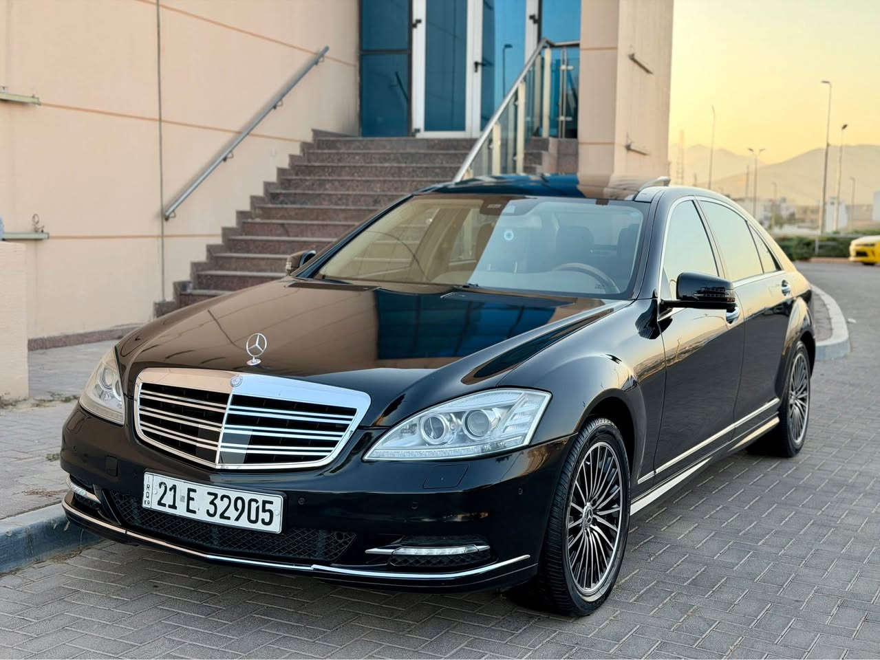 السلام عليكم
مارسيدس S500 خليجيه فول الفول
 اصل 2010 
رقم سليمانيه بأسمي 
هزه جديده رقم جديد
موصفات معروفه 500  
لارج 
دبل جام 
داخل عسلي بالكامل 
تبريد 3 قطع 
دبل ماوس أبواب وصندوك شفط 
جنطه كهرباء
تخم تاير عليها جديد
صدر خلفي امامي جديد 
بلوتوث 
لايت ويا الستيرن يفتر 
كأمره خلفيه بلاديه 
مري شفط وقلاب 
بانوراما 
سياره جديده بمعنى الكلمة 
صبغ دعاميات فقط 
كشنات خلفيه أماميه تدفئه وتبريد 
فول الفول مواصفاتها 

مكاني سليماني

السعر (203) وبيها مجال جدا بسيط
*********** السليمانية, العراق
