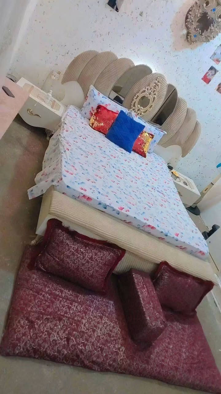 غرفه ٧ قطع نضيفه مابيها شي ٣٥٠ قفل شراين خبروني ***********  ***********

