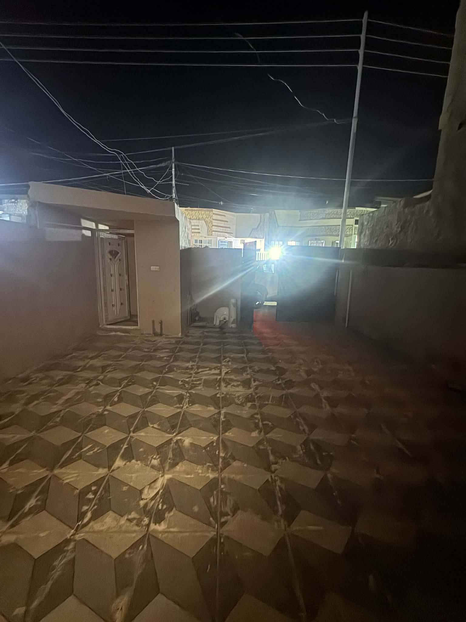 سلام عليكم
مشتمل 125 متر للايجار 🛑
المشتمل مرمم حديثاً طابق واحد
يتكون من ( كراج جبير - مطبخ - صالة - هول - غرفه وحدة - صحيات غربي حديث )  
عنوانه الشهداء / قرب مدرسه الاعظميه للاستفسار تواصل واتساب اواتصال/ ***********
