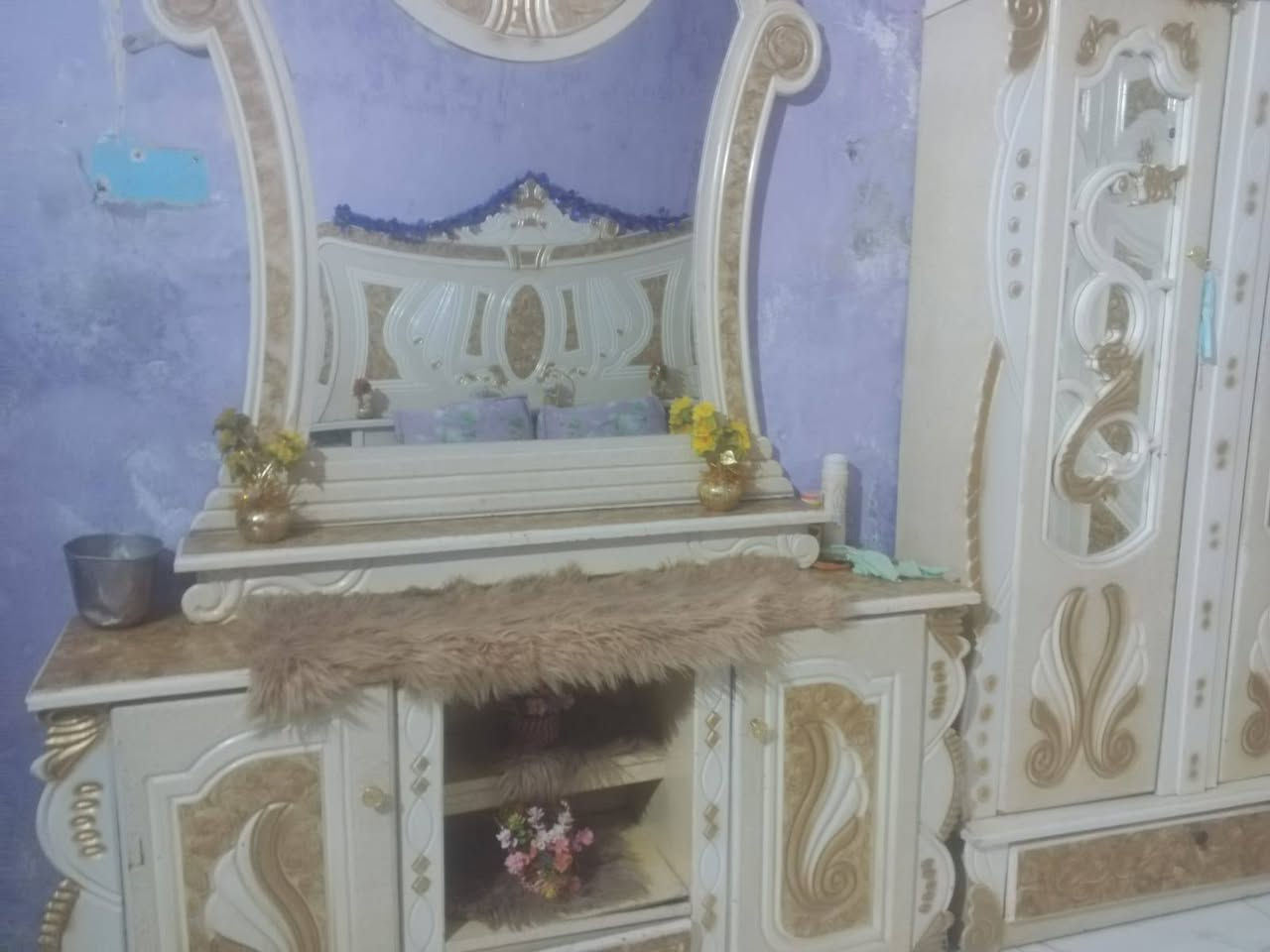 سلام عليكم غرفه نوم للبيع  نضيفه سعر 700وبيه مجال بسيط مكان ناصريه مركز للستفسار***********
