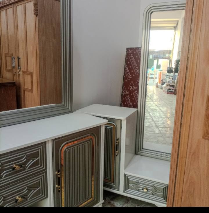 غرف شغل عراقي درجة اولى  9 قطع
داخل صاج صبغ سيارات حراري طبقتين
سعر الغرفة 1.800.000 الف 
عنوان المحل شارع ابو علي قرب اسواق سامي
 معرض المهندس الرقم ***********
