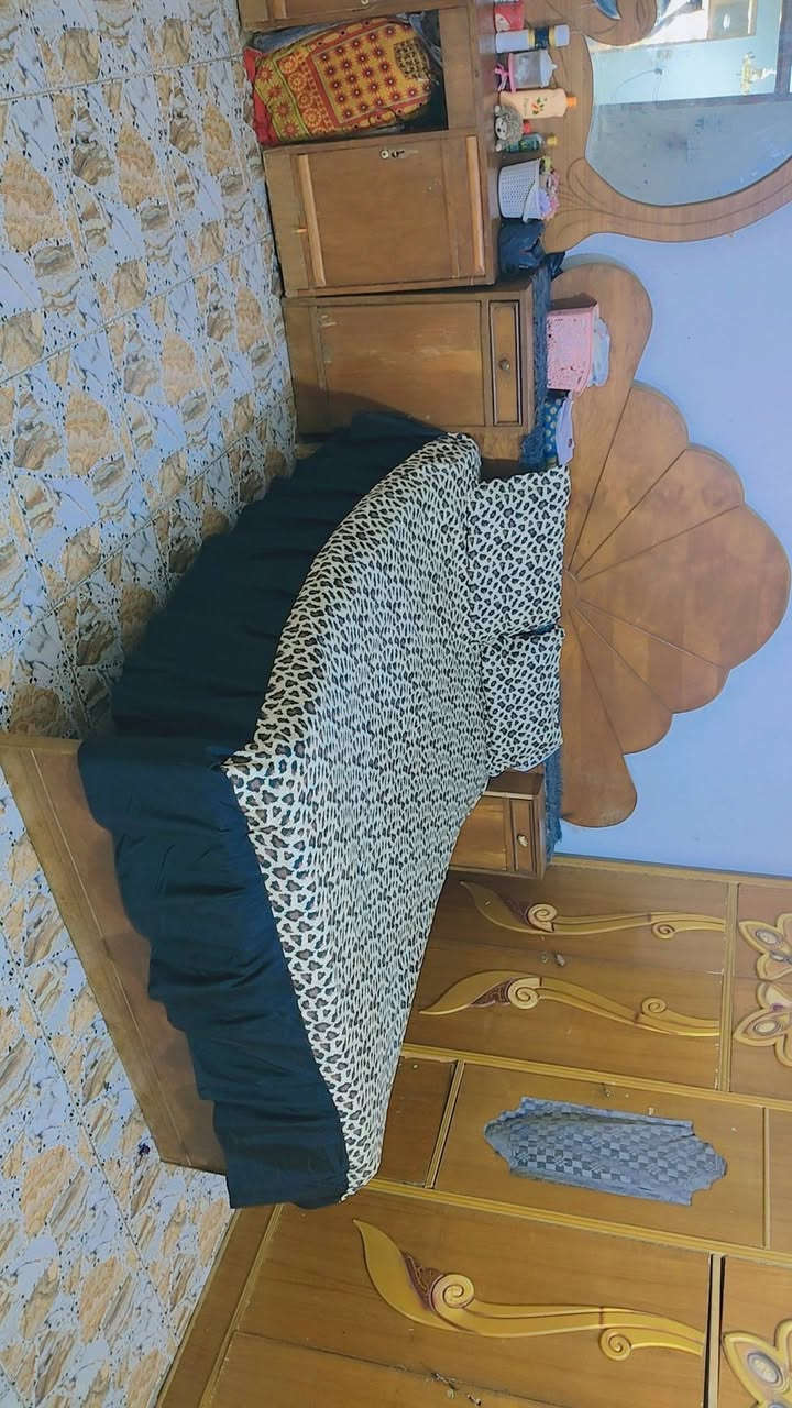 غرفه خشاب للبيع سعر سعره 300وبيه مجال قليل ***********
