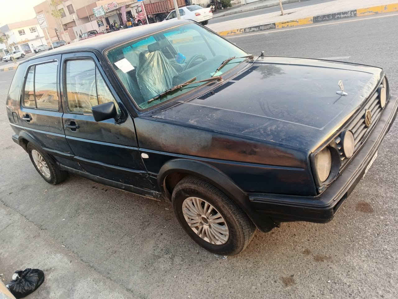 جولف 91 مكينه نظيفه جير نظيف شرطه تحويل سنويه خضراء ثانويه 18 بدون دعمه ما بها اي ضرر السعر 18 ما بها اي دعوه سياره شغاله تخمها على النص.  ***********

نص مكتوب في الصور:
- الدار للبيع ***********