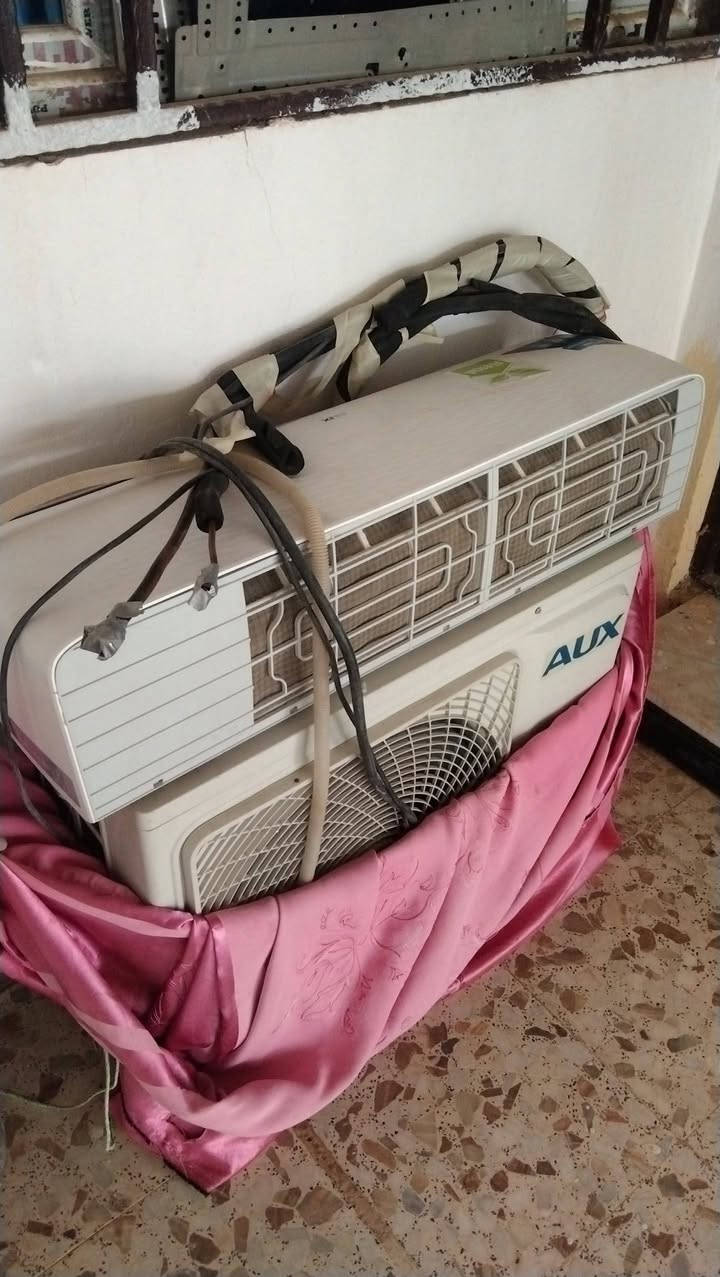 طن ونص اواكس فتحتا نقلنا لبيت جديد ومحتاج فلوس دبيعه مفتوح سبلت مداخل تصيح طن ونص اكرر طن ونص سعرة ٣٠٠ وبي مجال قليل حك جية مجاني نجف ***********
