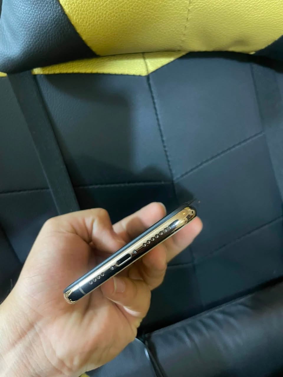 السلام عليكم أيفون اكس ماكس ذاكره 256 بطاريه 100مستبدله نوعيه راقيه فيس إيدي متوقف 
الجهاز نضيف 
سعره 210 
حله بكرلي 
***********
