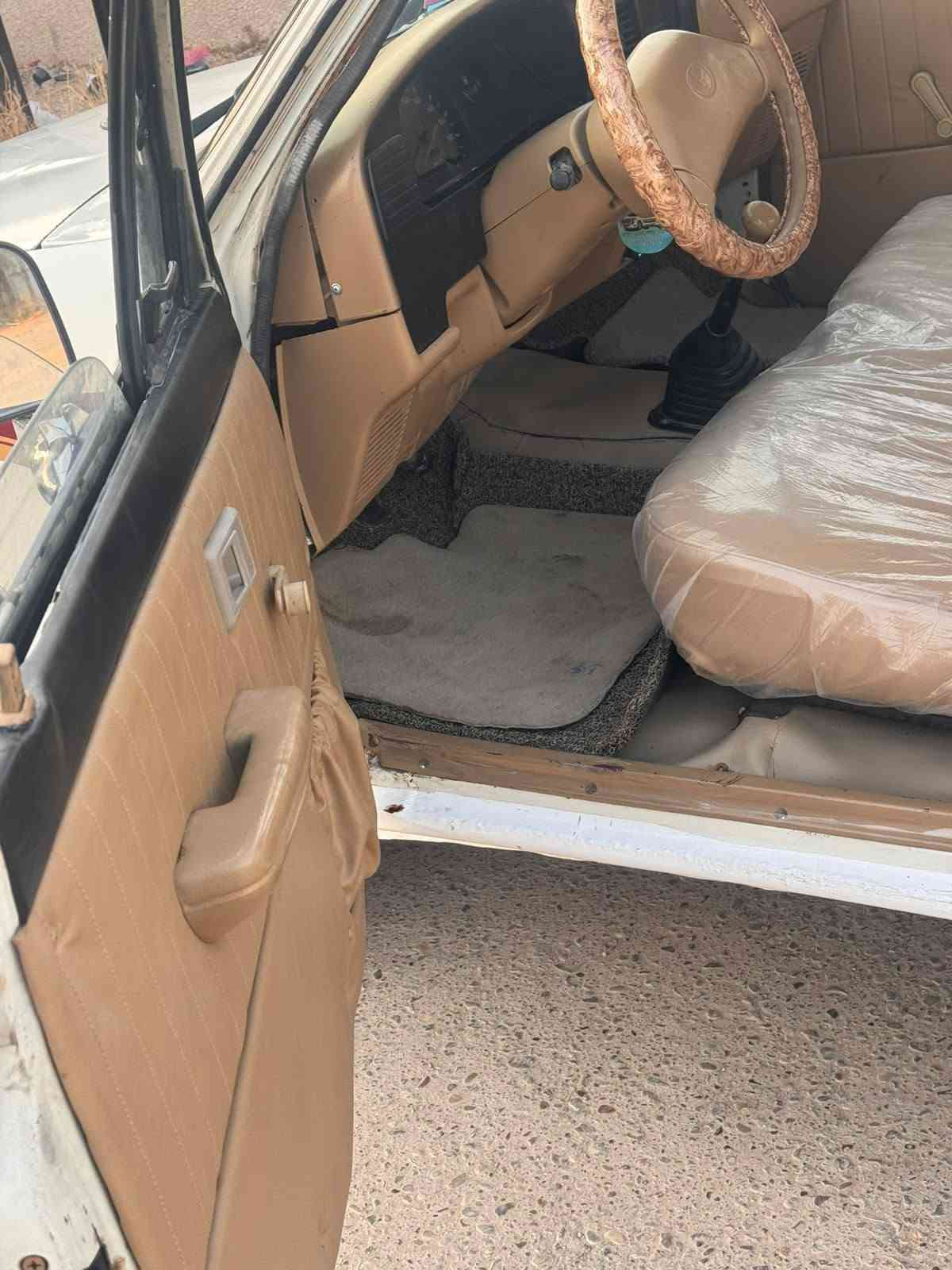 السلام عليك
بيكم موديل 90بغداد الماني سنويه نهايته 27 بغداد محرك كروسيده خمسه كير بيته بدايه تنقيص دهن سمكره وصبغ قبل 5اشهر محدثه 1997دوشمه جديده داخله كان ازرق حدثته صحراوي  شريط 97تخم تاير كهربائيات كله شغاله حداديه صدر جدبدسنويه عاج غلاف بدي صغ جديد شواصي مكفوله جام يصعد و ينزل صفحتين كيجات حماوه وطوافه بانزين وكيلو متر شغال رايده ((57))ورقه سكني بغداد الراشديه حي الانتصار  هاتف ***********
