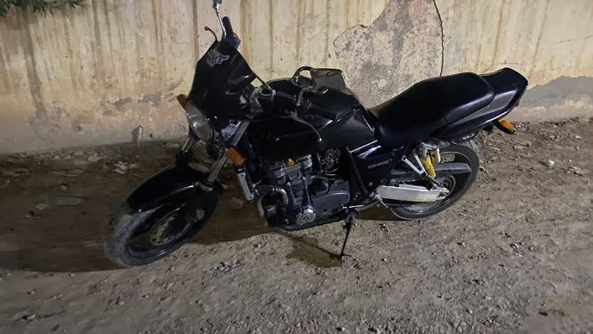 CB1000 للبيع
السعر ( 14 ورقه  وبيها مجال بسيط  ) ✅

المحرك مو مفتوح بلادي 
تحتاج ملف لين ماتشحن ، الدراجة تشتغل بس لازم تشحن الباتري 

أي استفسار بالخاص 🌷

العنوان سامراء
 ***********
