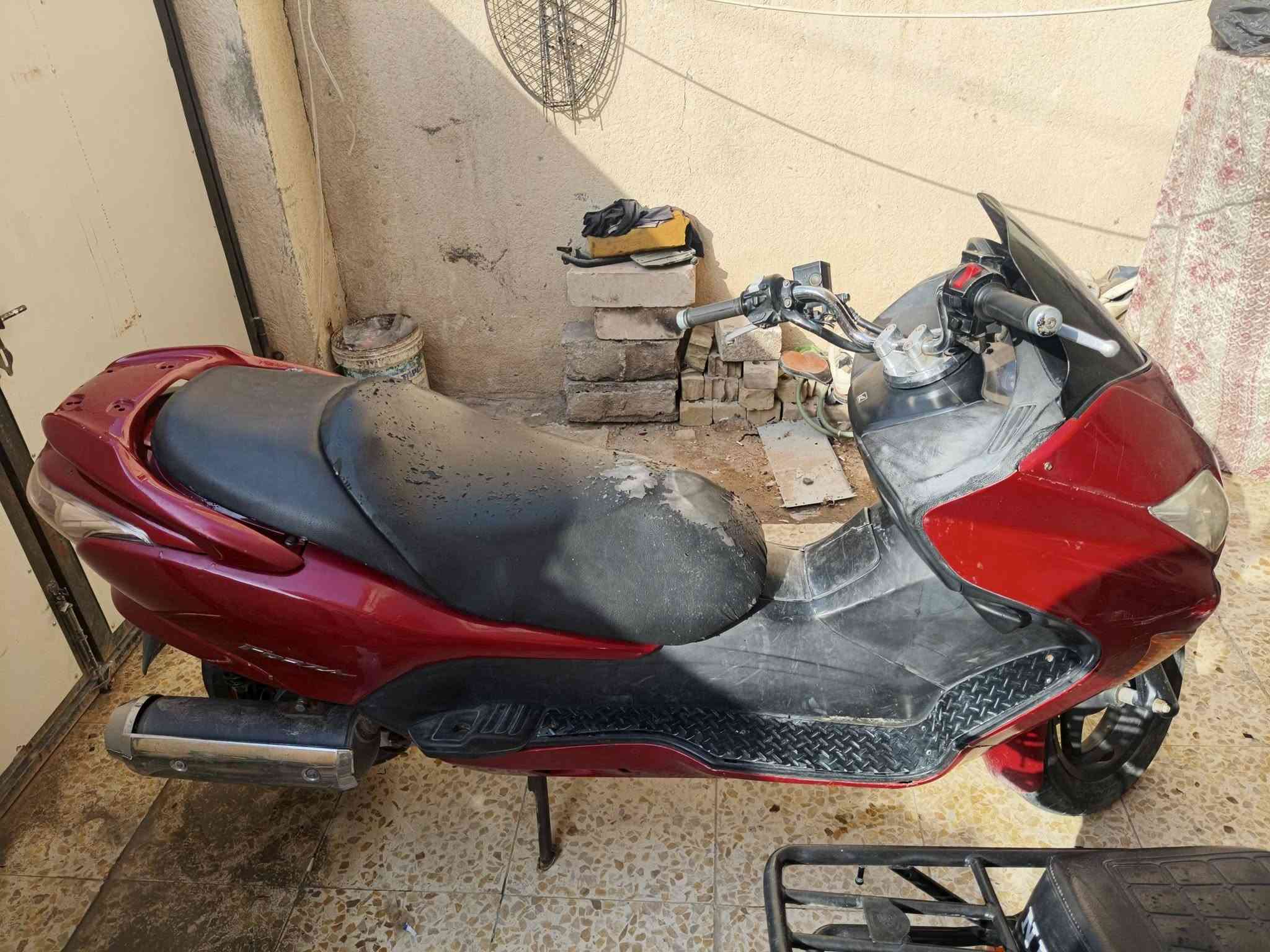 السلام عليكم شباب فورزه ٠٨ للبيع او مراوس شباب الدراجه الصور كدام عينكم مصبوغه الدراجه مكينه بلاديه وناعمه وكلش حلوه بس بيها بداية تبخير كهربائيات كلها شغاله الدراجه بس المكتف مال الشحن واكف وصار بيها خربطه بلكهربائيات للبيع او مراوس السعر ٥٠٠ قفل مكاني كريلاء المعملجي للاستفسار الاتصال على الرقم مامتواجد على النت ***********
