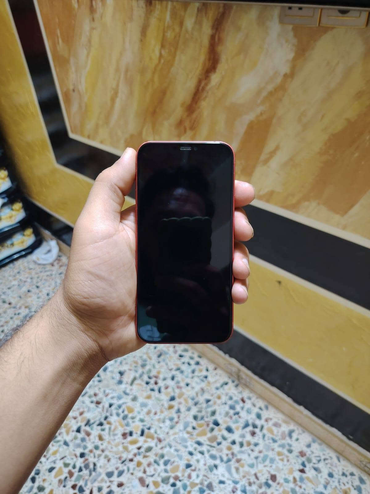 ياالله
ايفون 12
لون وردي مميز 
ذاكرة 256👉انتبه
بطاريه 99مبدله اصليه انسه الصرف 
مبدل شاشه اصليه 
فيس ايدي واكف
الضهر مفطر يتبدل ب 15
نضافه واحد على ☝واحد 
بوبجي 60فريم
الجهاز مال جناي
وياه كفر 🎁 
وين متريد افحص 
للبيع او مراوس حسب القناعه 
***********

نص مكتوب في الصور:
- حول الاسم iPhone إصدار iOS 26.7 اسم الطراز iPhone 12 رقم الطراز MGJ23J/A الرقم التسلسلي G6TDMOF80FOJ سجل تاريخ القطع والخدمة الأغاني الفيديوهات الصور السعة ٢٥٦ غ.ب. متوفرة ٢٣٧,٠٤ غ.ب.
- حالة البطارية والشحن
- رسالة مهمة حول البطارية
- غير قادر على التحقق من أن هذا الـ iPhone يحتوي على بطارية أصلية من Apple. قد لا تكون التفاصيل الواردة من هذه البطارية دقيقة.
- لمعرفّة المزيد
- الحد الأقصى للقدرة
- ٩٩٪
- هذا قياس لقدرة البطارية مقارنة بقدرتها عندما كانت جديدة. قد تتسبب القدرة المنخفضة بتقليل ساعات الاستخدام بين عملية الشحن والأخرى.
- أقصى قدرة للأداء
- الـ iPhone غير قادر على تحديد عمر البطارية.
- شحن البطارية المحسن
- للحد من استنزاف عمر البطارية، يتعلم الـ iPhone من عادات الشحن اليومية، بحيث ينتظر ولا يتجاوز ٨٠٪ حتى يحين موعد حاجتك إلى استخدامه.