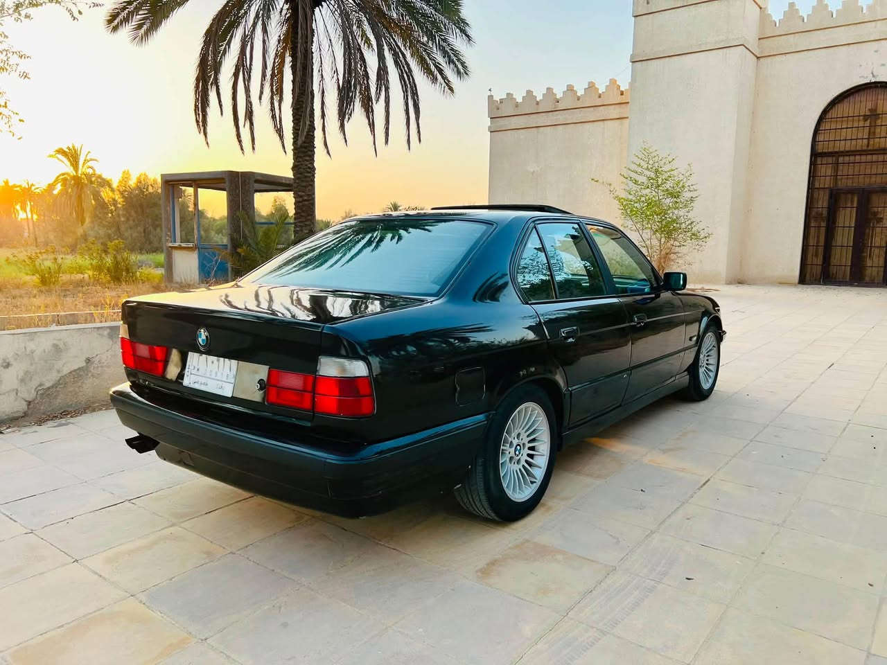 525 مسكر عدل اصل بليته وسنويه موديل 92 رقم بغداد مكفوله من الگص والخياس مصبوغه فرن للجمالية فقط
بدون دواخل السياره بدون حادث جاهزه ومابيها برغي نقص متصرف عليها الف ! 
السياره ناعمه وترايها مال حديث 
الگير والمحرك جدد بشرط لا تنقيص ولا تبخير ولا ريحة غاز  وبطناش ونشاط فول 
كهربائيات كلها بلاد وشغاله بدون تلزيك وبدون جطلات 
منظومة التبريد كلها جديده مجمده 
الحداديه كلها جديده من الطول للطول 
تخم تاير وباتري جديد 
الحماوه تحت النص صيف و شتاء ثابته 

المواصفات فول 
فتحه سلايت 
بچم عريض اصل 
كشنات كهرباء جلد اسود 
دبل ايرباك 
تحكم ستيرن صاج 
صاج ملكي 
اربعة جام كهربائي 
بردة كهرباء
سنتر لوك وسويج ريمونت 
بجم دخاني بلاد 
اكسل 23 بطناش ومعدل 
العنوان بابل مركز المدينه
***********
