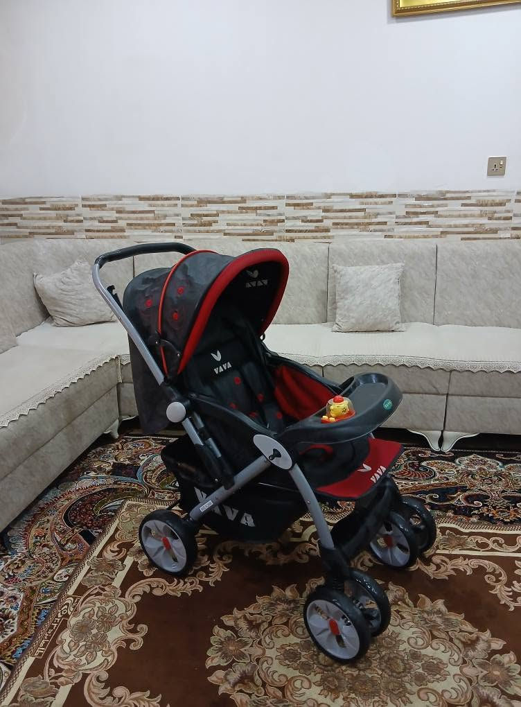عارەبانەی مناڵان ئەوروپیە شەریکەی vava یە ، حەجم گەورە و تایە گەورەیە زۆر تۆکمەیە تاوەزنی 40 کیلۆ هەڵەگرێت ، تایە و ئیستۆپی مەزبوتە ، دەسکی دو ئاڕاستەیە ئەتوانی مناڵەکە ڕوبکەیتە خۆت ، قایشی بەستنەوەی چوارلای هەیە ، کورسیەکەی تەواو تەختەکرێ بۆخەوتن و شوێن قاچەکەی بەرز ئەکرێتەوە ، ژێرێکی گەورەی پێوەیە بۆشت هەڵگرتن ، لێخوڕینی زۆر خۆشە و کەم بەکارهاتوە ، مێزی پێوەیە و یاری پێوەیە یاریەکەی مۆسیقای هەیە و مۆسیقاکەشی ئیشدەکات و چەندین مۆسیقای تیایە
خاوەنەکەی145هەزاری پێداوە سعری ئێستای زۆر گونجاوە و قفڵی 75 هەزارە بێ معامەلە
سلێمانی ، گەیاندن هەیە*********** السليمانية, العراق
